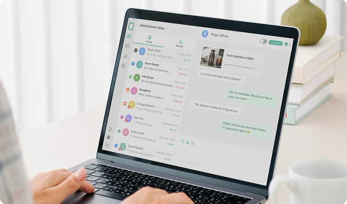 Antarmuka Qiscus Omnichannel di laptop — jadwalkan demo